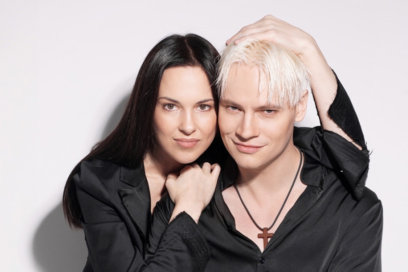 Разводы со стрельбой и песнями: как знаменитости расходились в Год