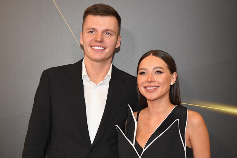 Разводы со стрельбой и песнями: как знаменитости расходились в Год