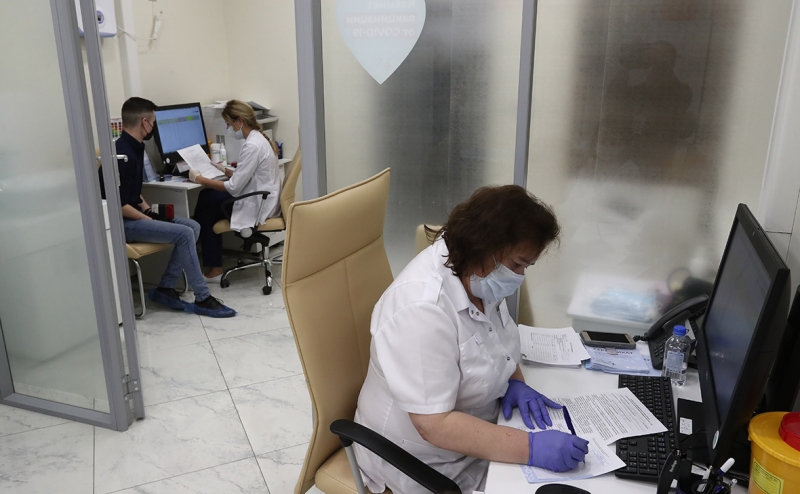 Регионы оценили число заражений коронавирусом среди привитых жителей