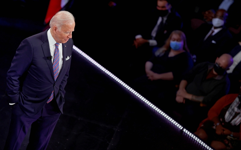 Рейтинг одобрения Байдена упал до минимума с момента инаугурации