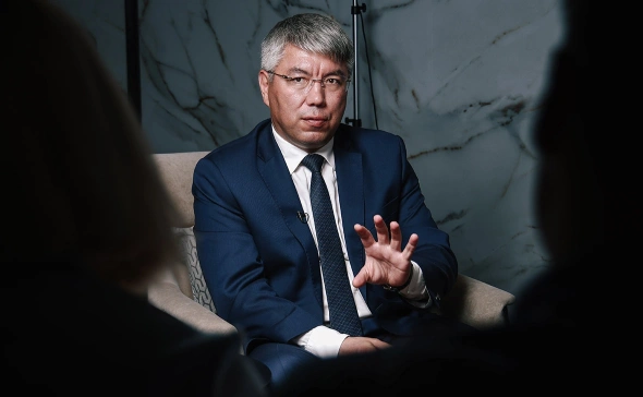 Решетников заявил, что экономика России охлаждается быстрее