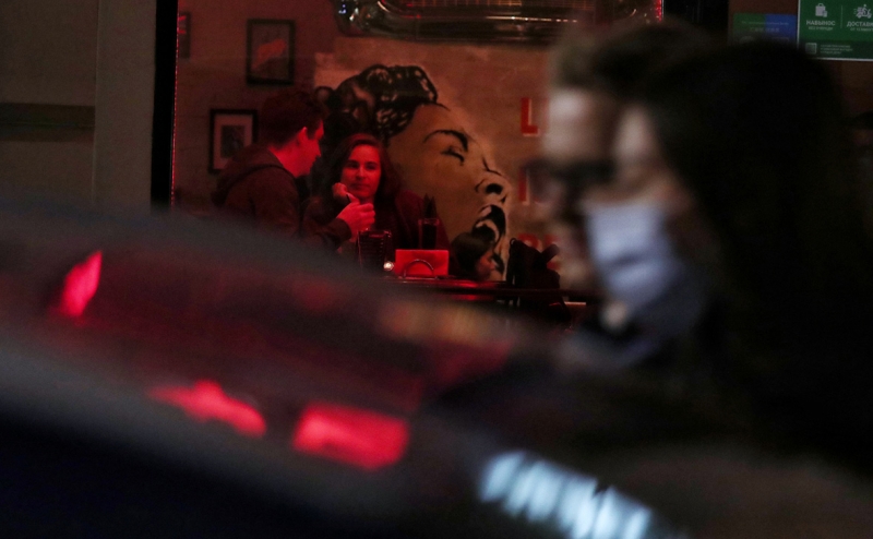 Рестораторы оценили идею Собянина о свободных от COVID-19 зонах