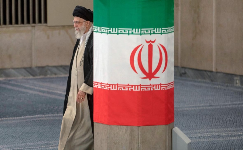 Reuters узнал о переводе аятоллы Ирана в безопасное место из-за