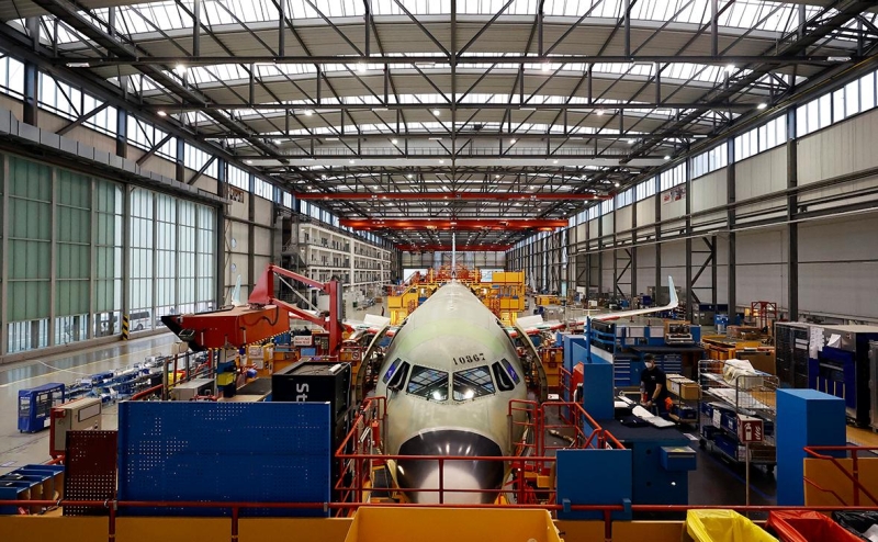 Reuters узнал о просьбе Макрона по санкциям на российский титан