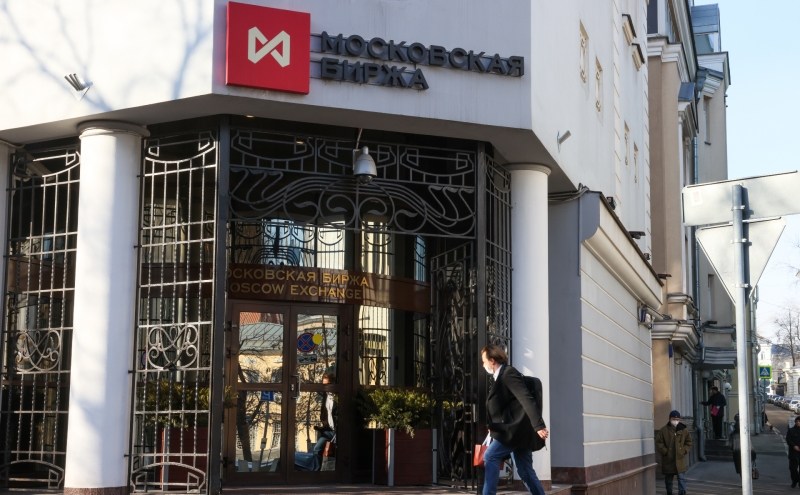 Резидентам разрешили продажу банкам валюты от нерезидентов не по