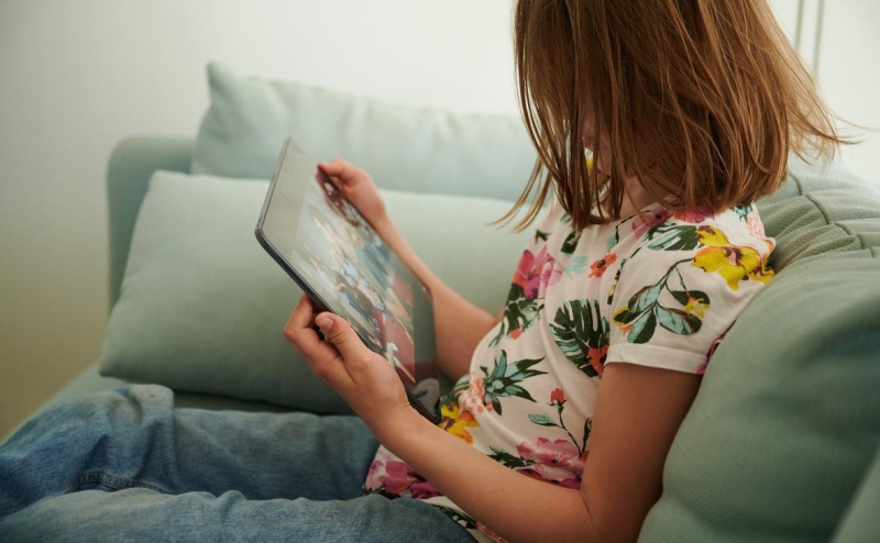 Родители рассказали о желании сократить время пребывания детей в Сети