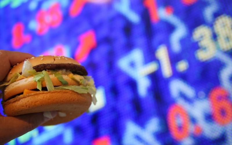 «Ромир» рассказал, сколько россияне могут купить бургеров