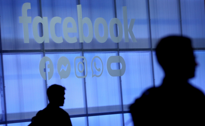 Роскомнадзор потребовал от Facebook разблокировать эфир о полете Гагар