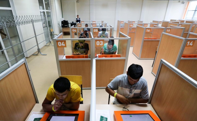 Рособрнадзор проверит 13 экзаменующих мигрантов вузов