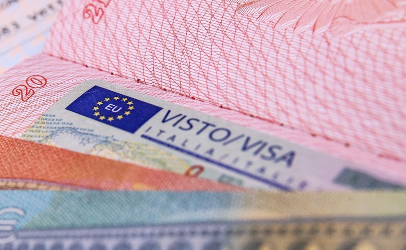 Россиянам стали чаще выдавать шенгенские визы. Инфографика