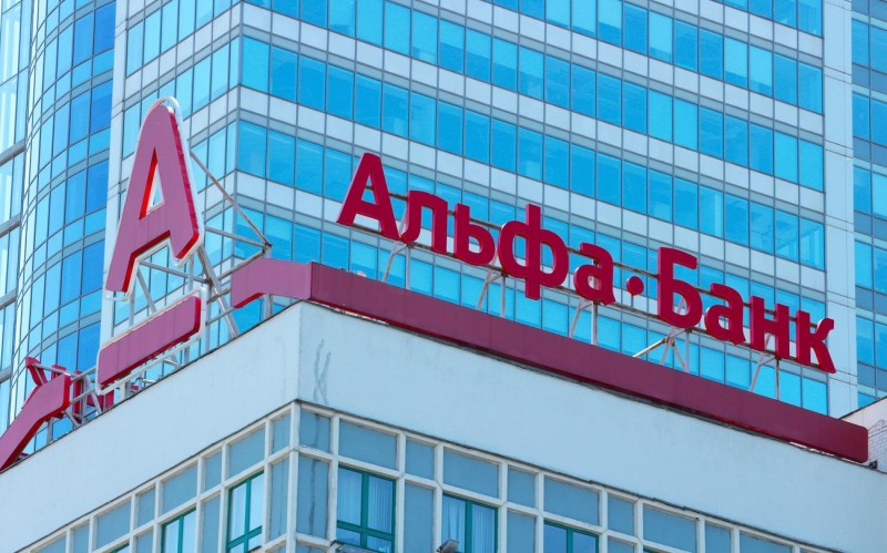 Россияне начали перекладывать деньги с коротких вкладов на длинные