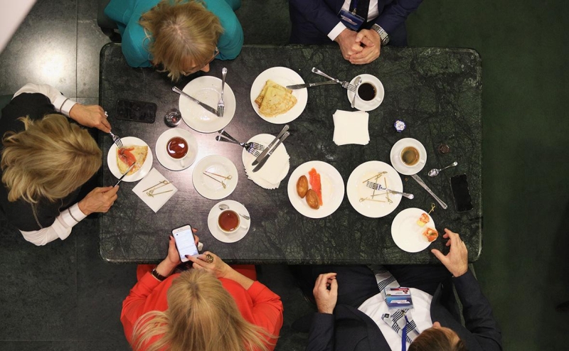 Россияне рассказали, как коротают время по дороге на работу