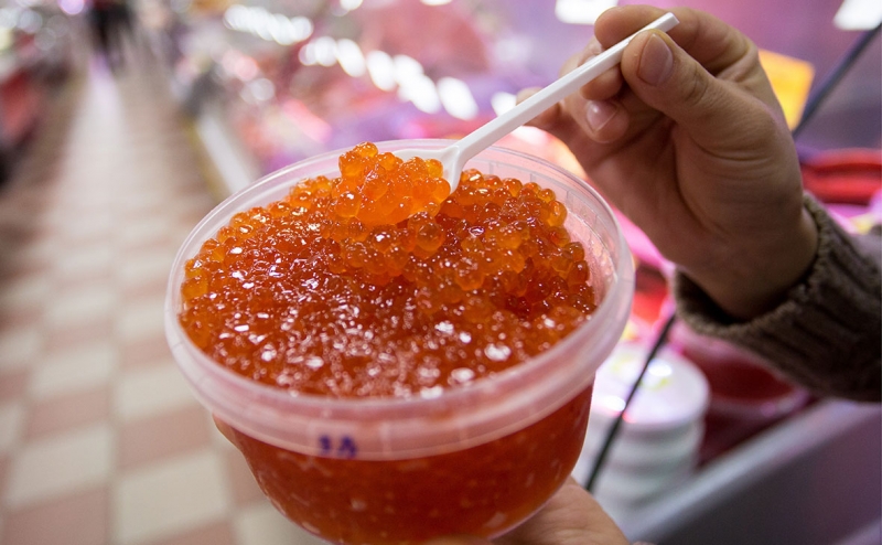 Россияне стали реже покупать красную икру