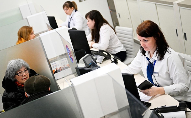 Россияне впервые заняли больше денег в МФО, чем по кредиткам