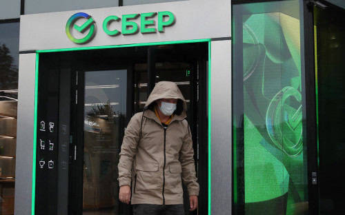 Российские банки в апреле выдали кредиты на рекордные 1,3 трлн руб.