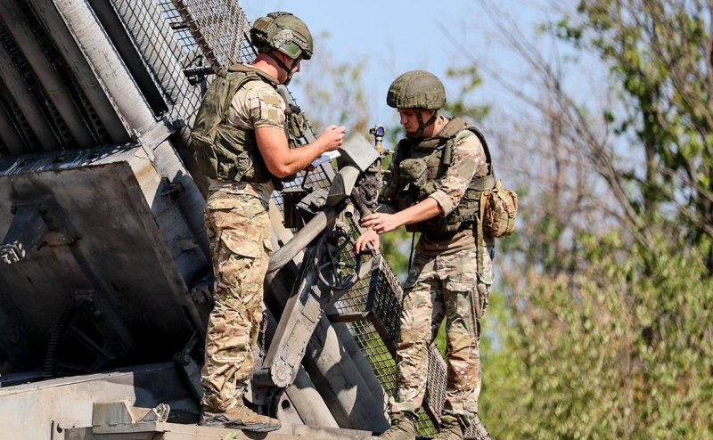 Российские военные нанесли групповой удар по НПЗ на Украине