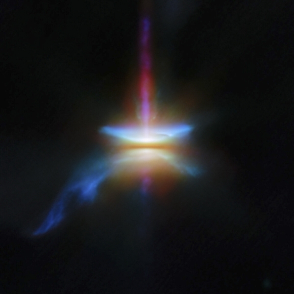 Рождение звезд и Кошачья Лапа. Reuters показал лучшие фото космоса &mdash;