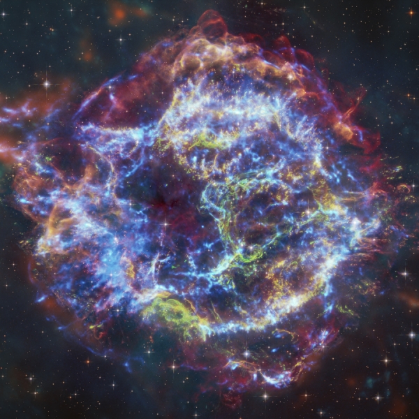 Рождение звезд и Кошачья Лапа. Reuters показал лучшие фото космоса &mdash;