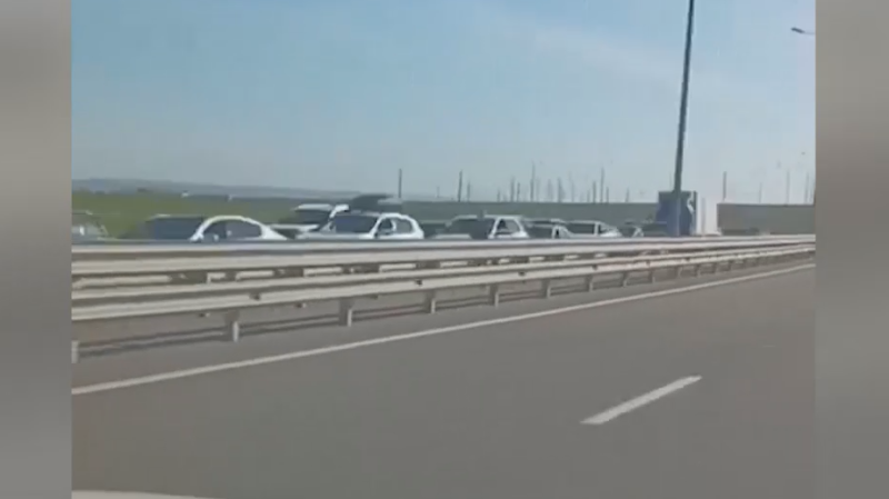 РСТ обратился к властям из-за огромной пробки перед Крымским мостом