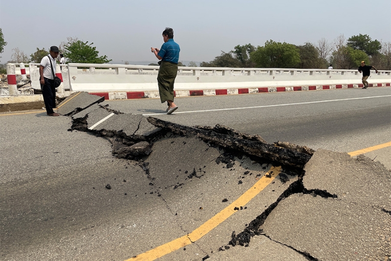 Рухнувшие высотки и разрушенные храмы: последствия землетрясения в