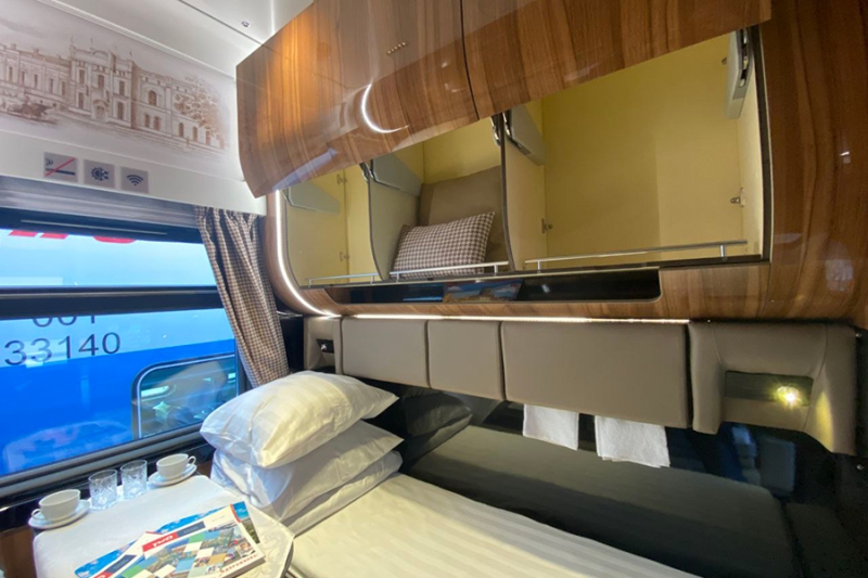 РЖД показали новые вагоны СВ с двухметровыми полками и утюгами