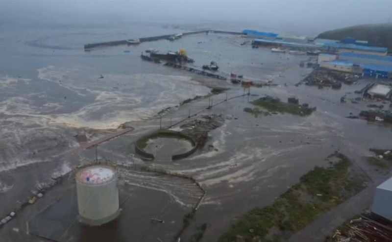 Сахалинский губернатор рассказал о последствиях трех волн цунами