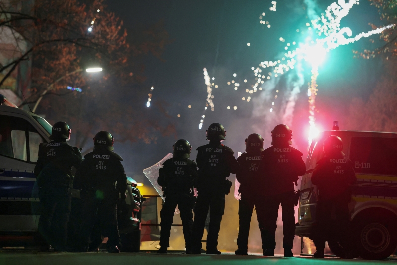 Салют у Бурдж-Халифа и Парфенона: как встретили Новый год в мире