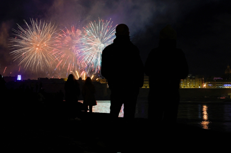 Салют у Бурдж-Халифа и Парфенона: как встретили Новый год в мире