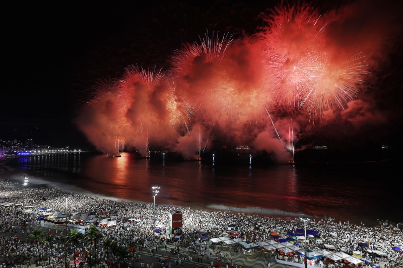 Салют у Бурдж-Халифа и Парфенона: как встретили Новый год в мире