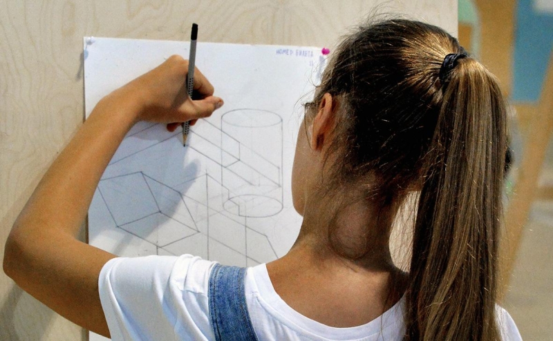 Самые сложные для поступления вузы России. Инфографика