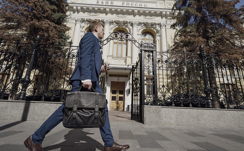 «Сбер» заявил о снижении валютных депозитов крупного бизнеса в 17 раз