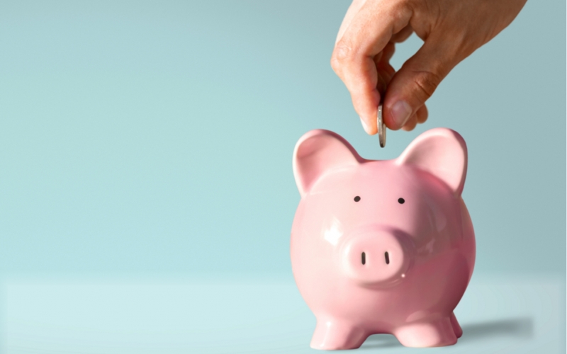 Сбербанк и ВТБ снизили ставки по рублевым вкладам после решения ЦБ