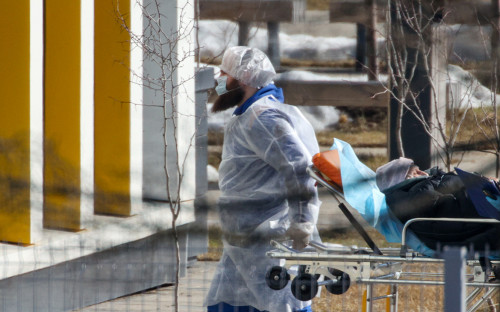 Сбербанк спрогнозировал начало третьей волны COVID-19 к середине апрел