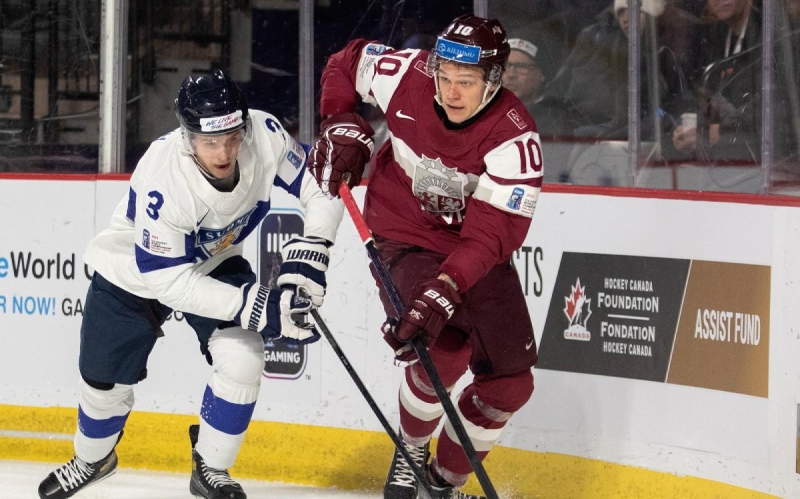 Сборная Финляндии стала первым полуфиналистом молодежного ЧМ по хоккею