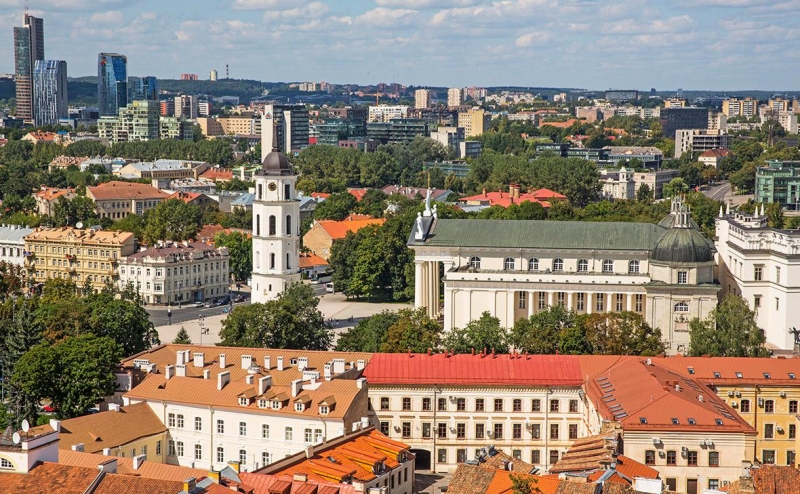 Семь рейсов в аэропорту Вильнюса задержали из-за беспилотников