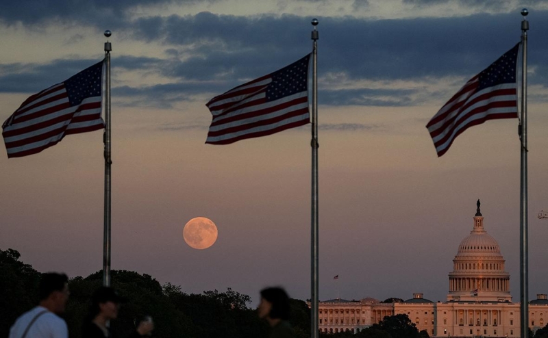 Сенаторы США вновь не смогли принять проект бюджета, продлив шатдаун