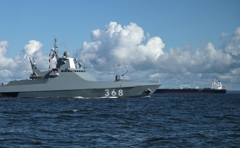 &laquo;Сенкью, сэр&raquo;: военные показали видео осмотра сухогруза в Черном море