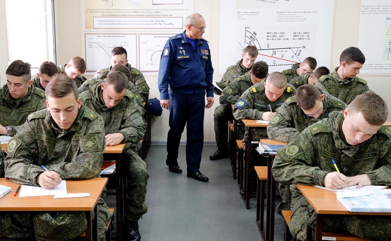 Шойгу обязал военных изучить статью Путина об Украине