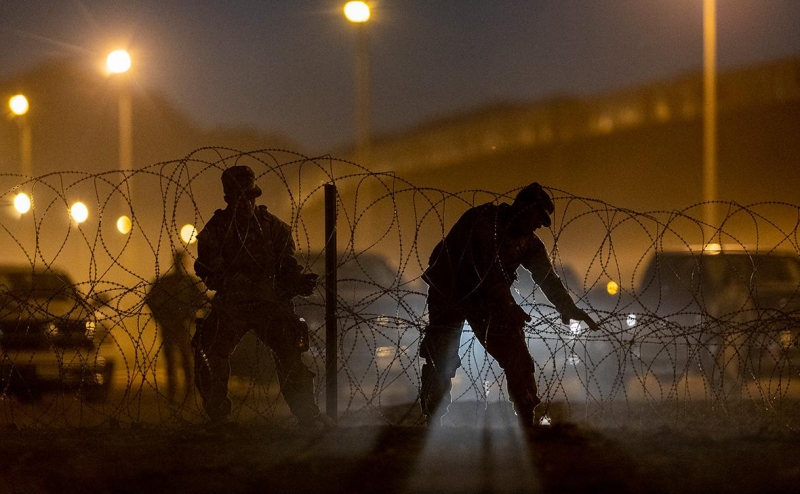 Шольц и Бербок вышли на демонстрацию против правых экстремистов