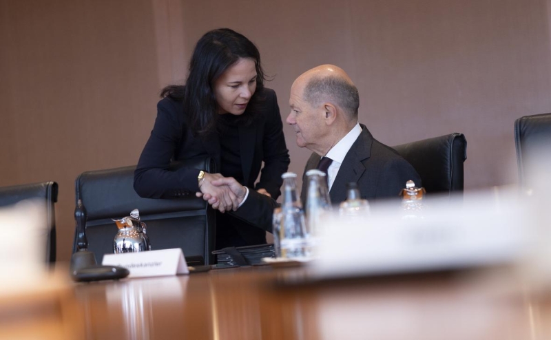 Шольц помешал Бербок поставить Украине помощь на &euro;3 млрд