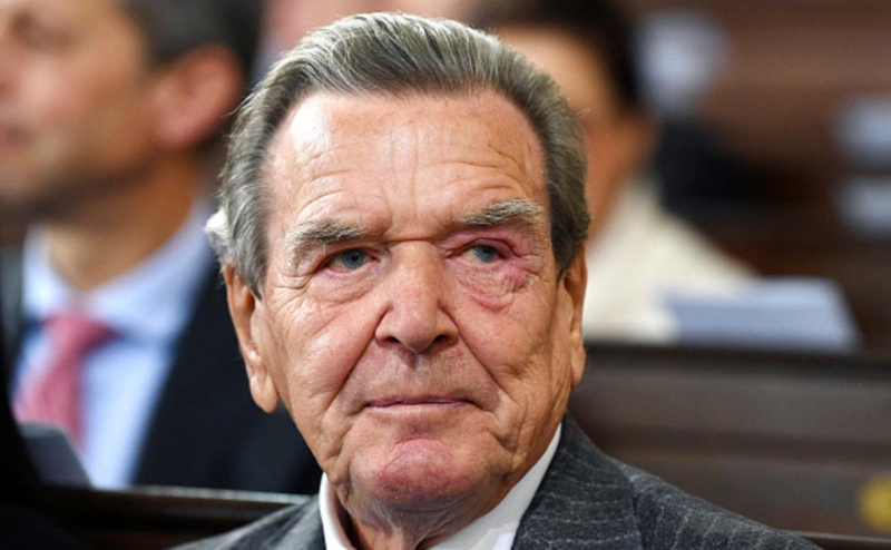 Шрёдер отказался притворяться, что не дружил с Путиным