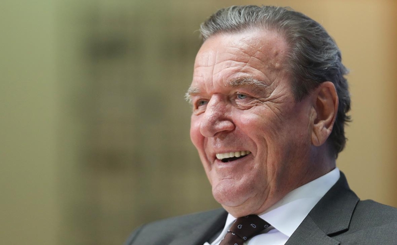 Шрёдера вызвали на допрос из-за связанного с Nord Stream 2 фонда