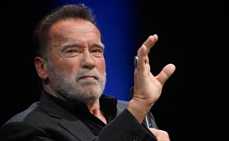 Шварценеггера задержали в аэропорту Мюнхена из-за часов для аукциона