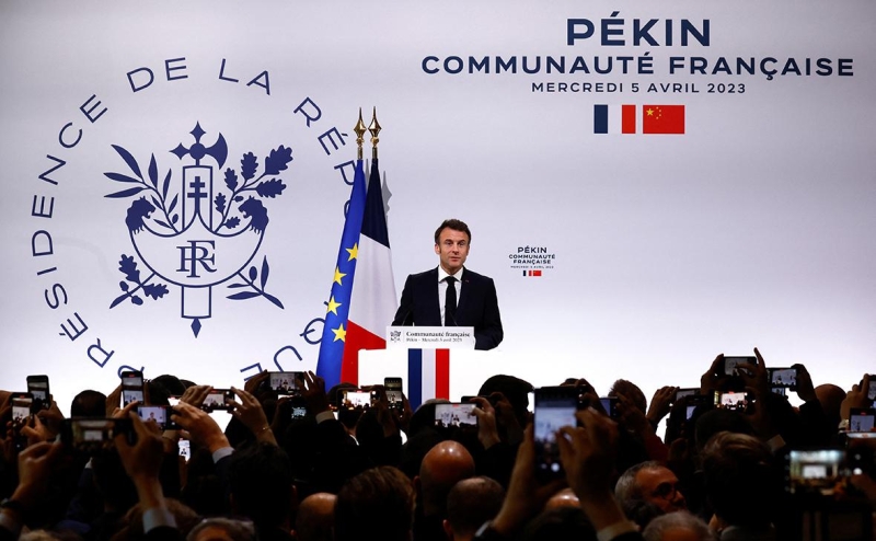 Си Цзиньпин и Макрон призвали срочно возобновить переговоры по Украине