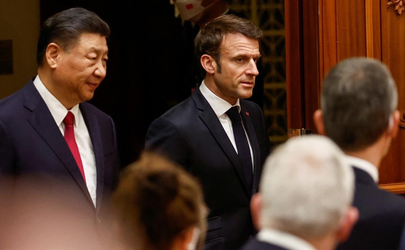 Си Цзиньпин и Макрон призвали срочно возобновить переговоры по Украине