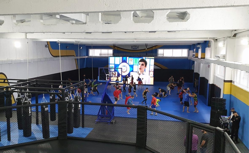 Силовики приехали в школу Нурмагомедова в Махачкале из-за дела о