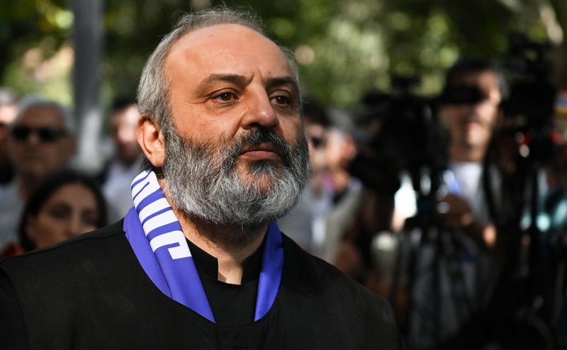 Силовики пришли в духовный центр Армянской церкви в Эчмиадзине