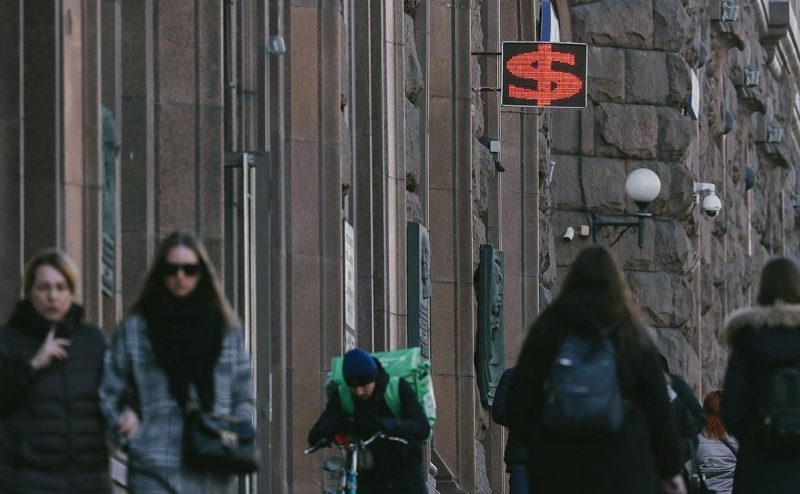 Силуанов назвал причину падения рубля и сообщил, когда он