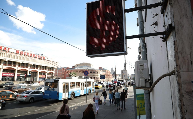 Силуанов объяснил ослабление рубля