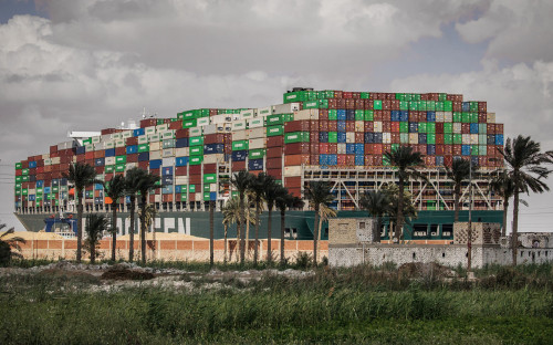 Сирия ограничила поставки топлива из-за застрявшего контейнеровоза